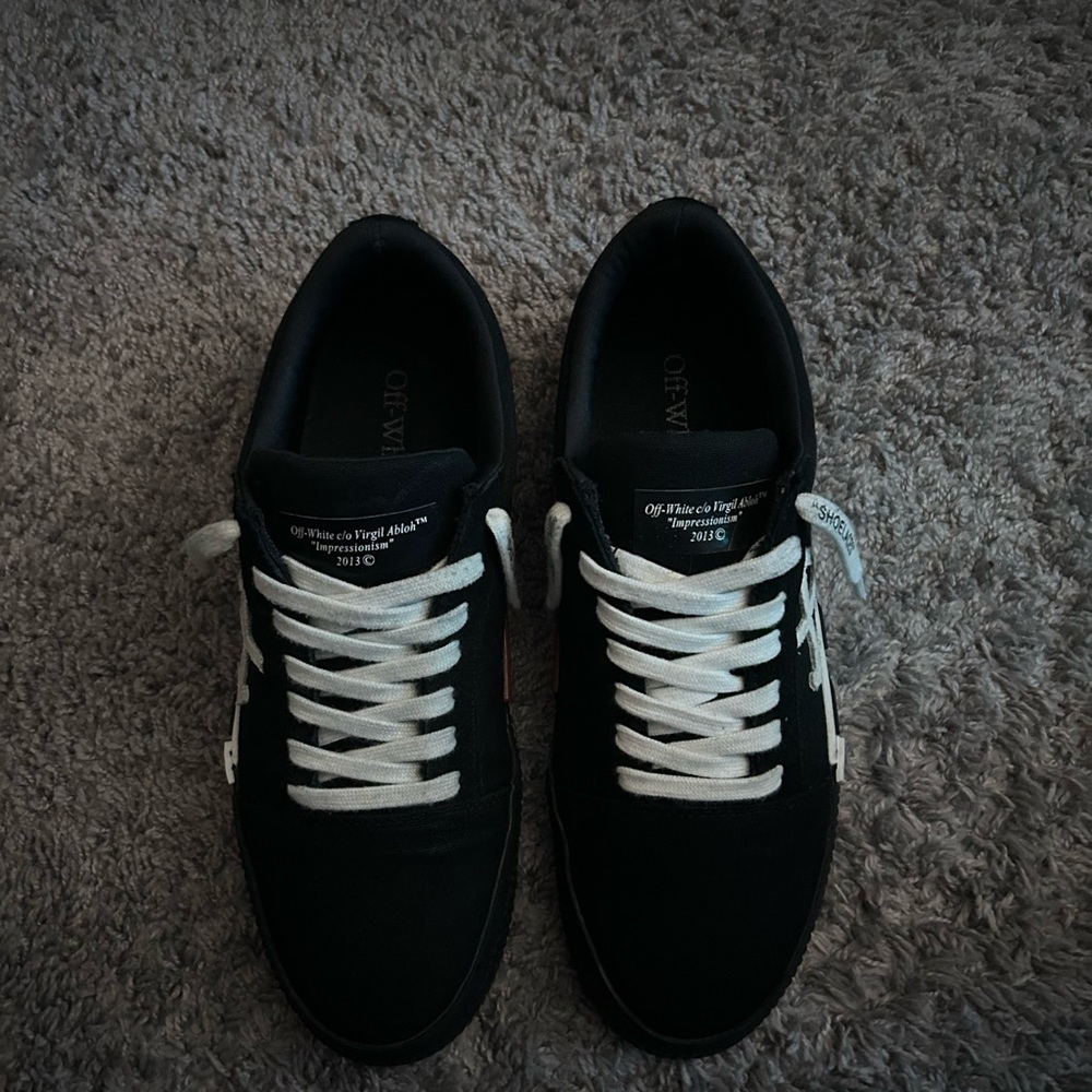 Off-White Black and White Sneakers Sleek Minimalist Design